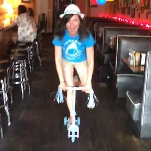 Meet your Posher, Alexis